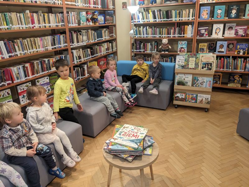 zajęcia w bibliotece 3 - zdjęcie 1